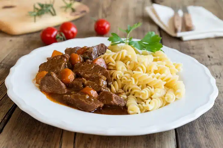 Opskrift på Bøf Stroganoff