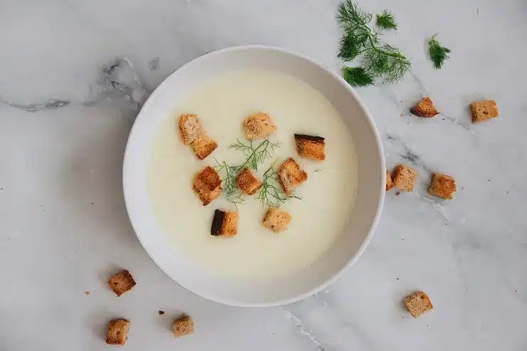 Lækker cremet jordskokkesuppe med bacon